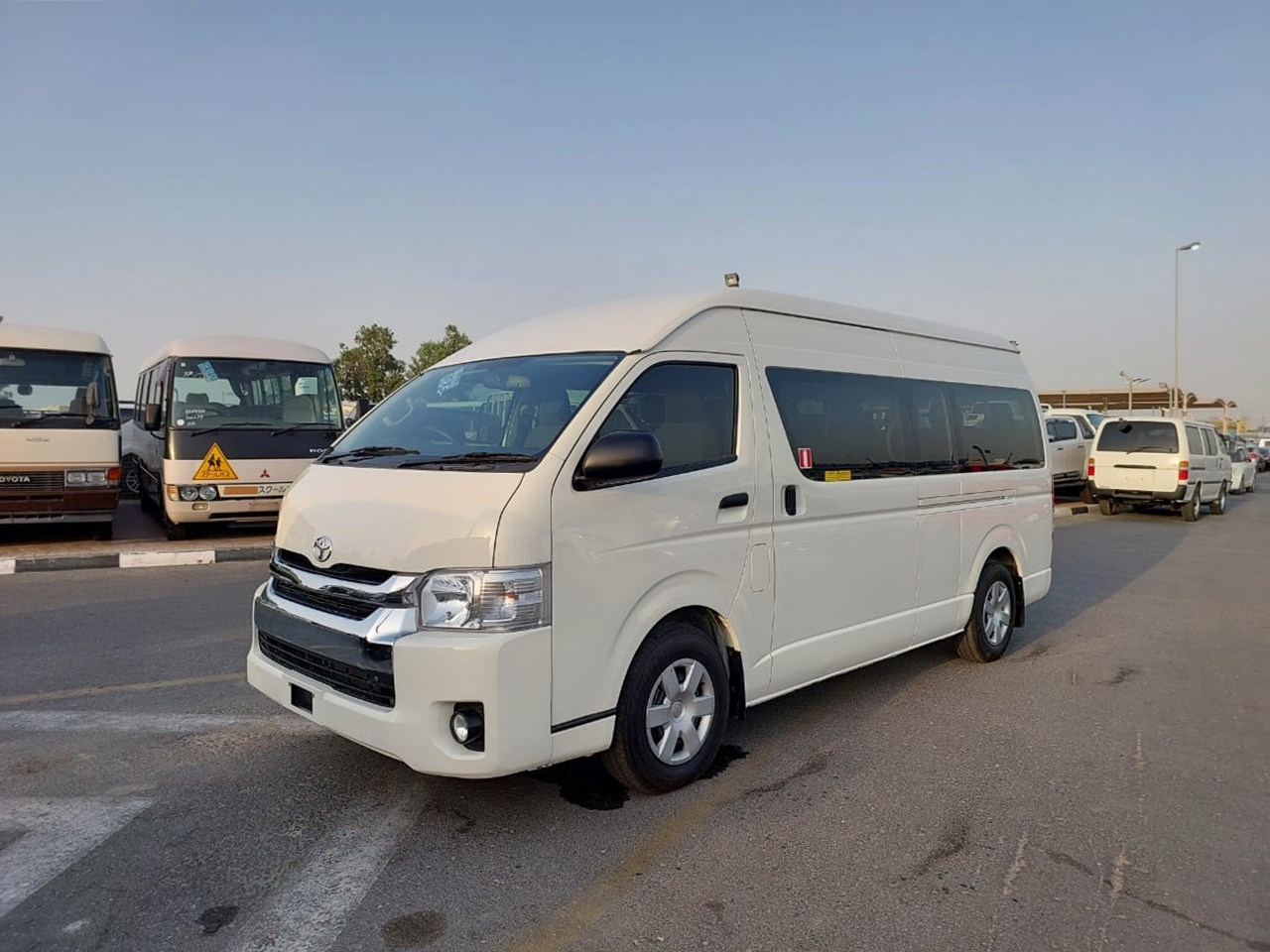 5395 TOYOTA HIACE COMMUTER 2.7 A/T 2WD WHITE